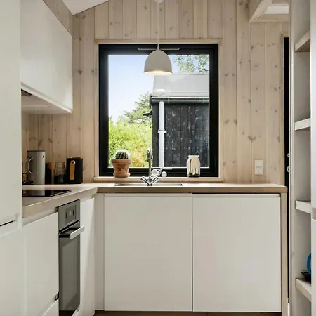度假居 Renovated Bright In Old Marielyst Bøtø By