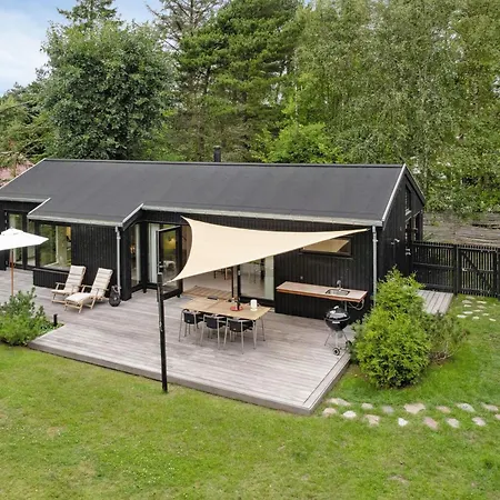 度假居 Renovated Bright In Old Marielyst Bøtø By