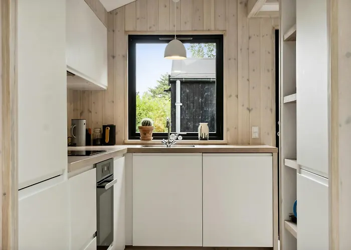 Casa de Férias Renovated Bright In Old Marielyst Bøtø By