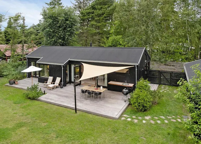 Casa de Férias Renovated Bright In Old Marielyst Bøtø By