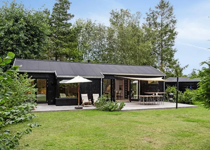 Renovated Bright In Old Marielyst Casa de Férias