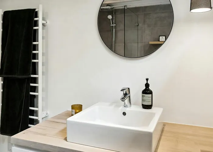 Renovated Bright In Old Marielyst * Bøtø By