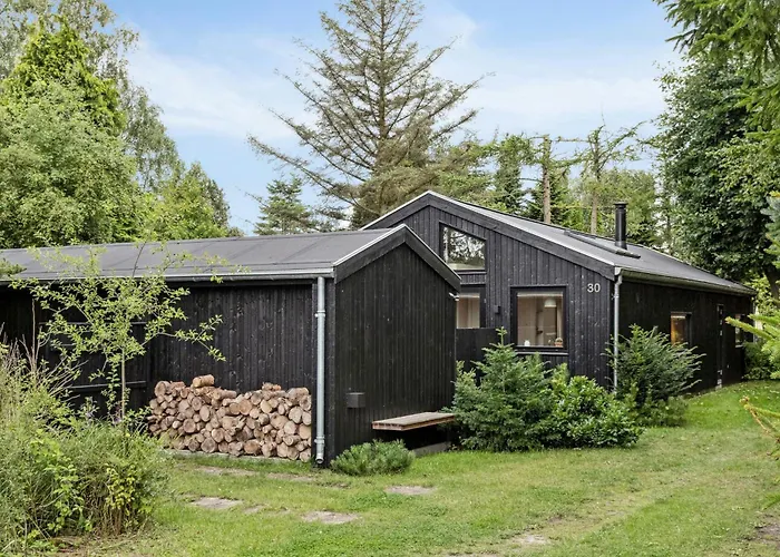 Renovated Bright In Old Marielyst Casa de Férias Bøtø By