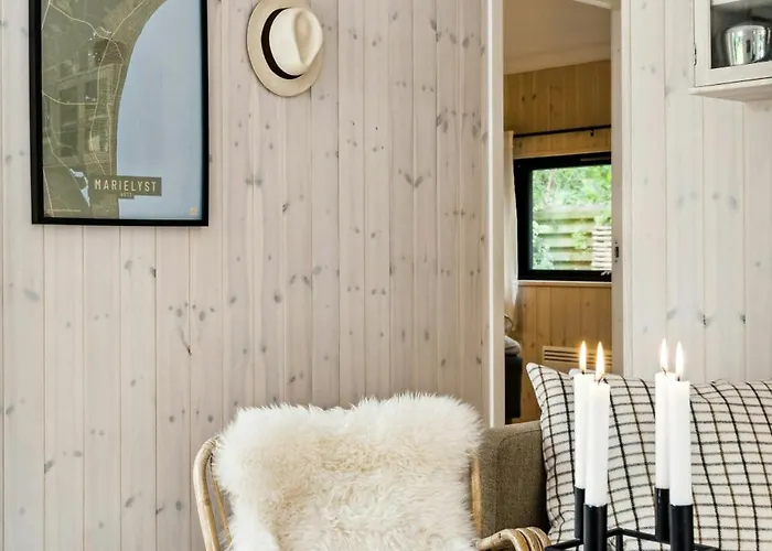 Renovated Bright In Old Marielyst *