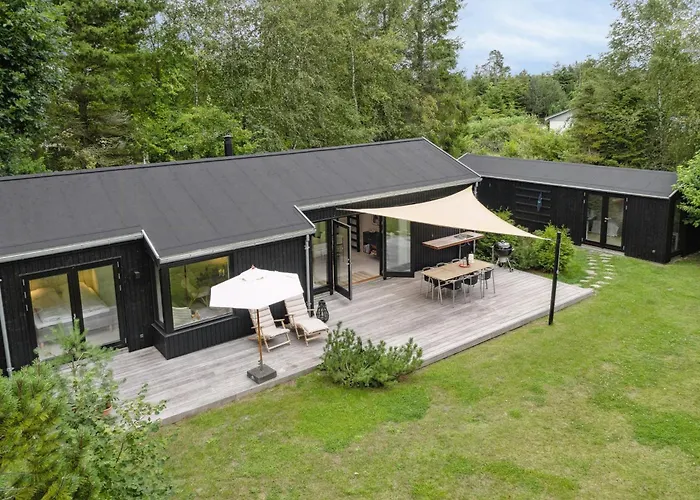 Renovated Bright In Old Marielyst Casa de Férias Bøtø By