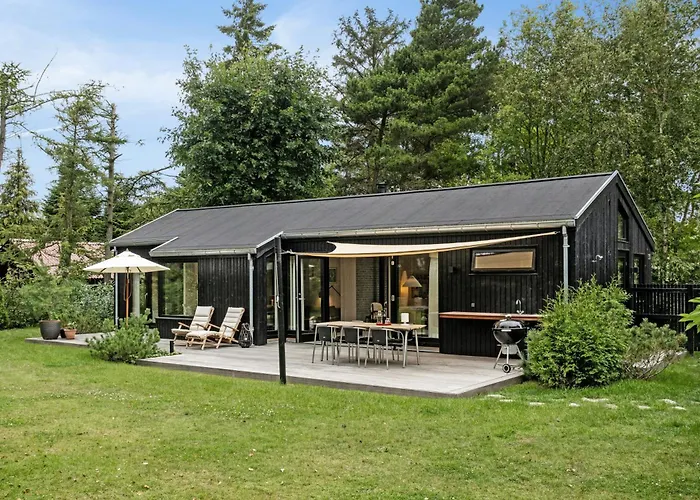 Casa de Férias Renovated Bright In Old Marielyst Bøtø By